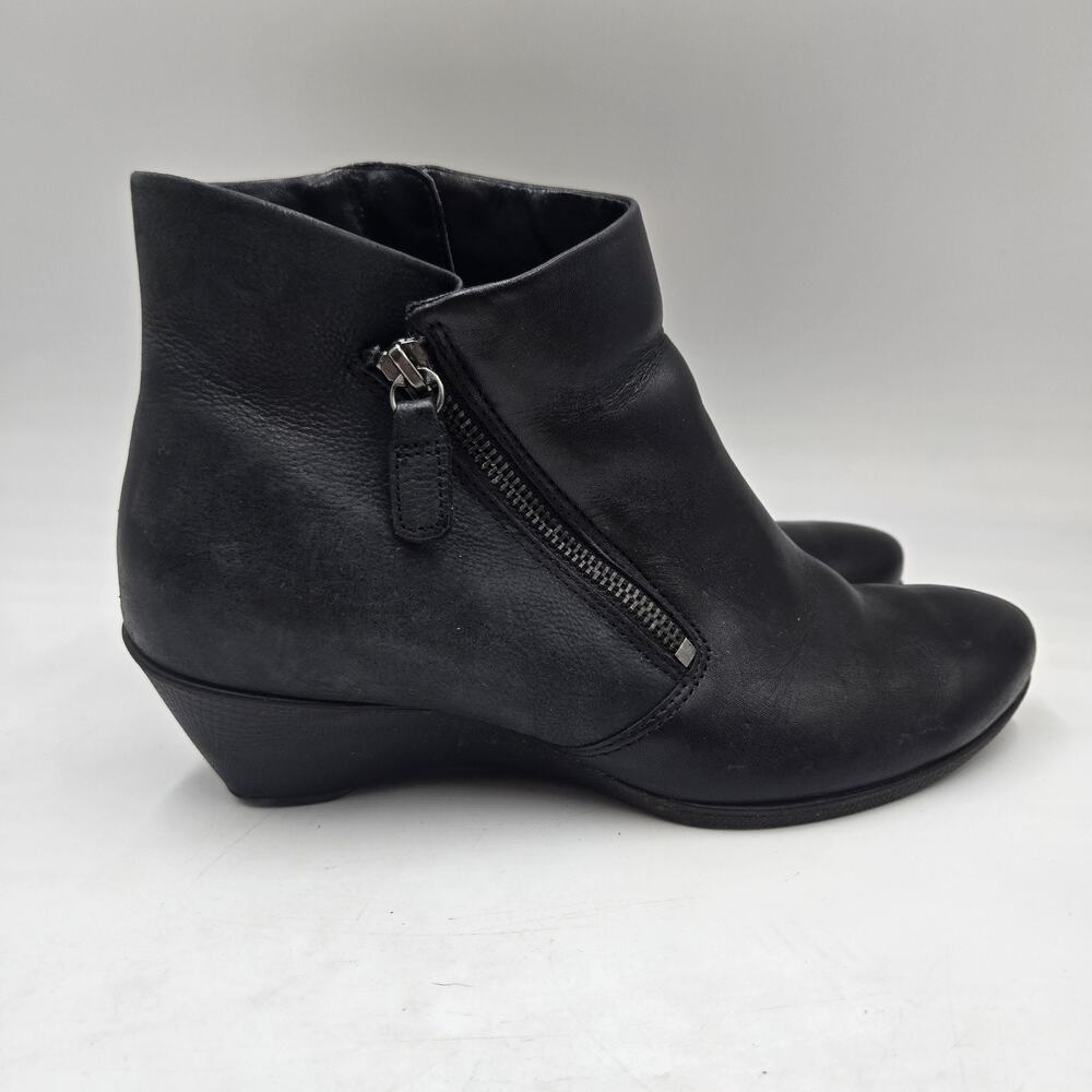 Ecco Women's Size 38 US 7.5 Double Zip Ankle Bootie Black Leather Comfort